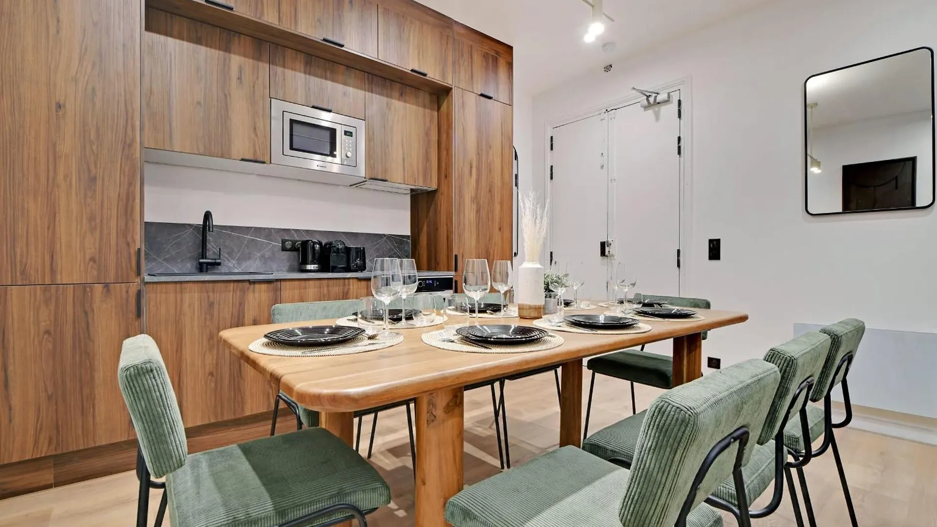 Spacious - 3bdr-6p Apartment *